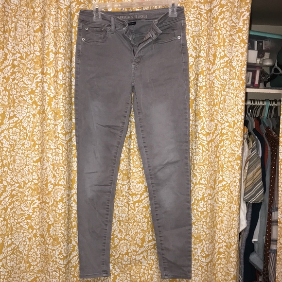 American Eagle Outfitters Pants - America Eagle Grey skinny jeans sz 4✨